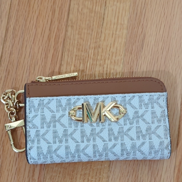 Michael Kors Piper Vanilla/Acorn Monogram Wallet - Picture 1 of 5